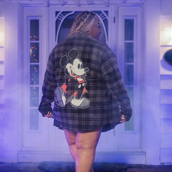 BNWT!✨ Cakeworthy Disney Vampire Mickey Flannel ❣️